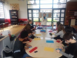 Cours de papier découpé au lycée St-Exupéry