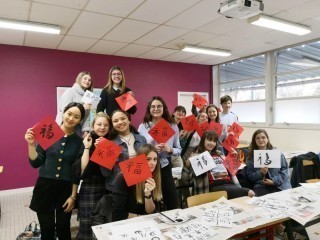 Cours de calligraphie au lycée Paul Guérin à Niort