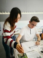 Cours de calligraphie à l’Ecole d’ingénieurs généralistes